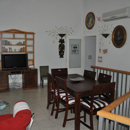 Apartamentos La Casa Pintada Cáceres Quarto foto